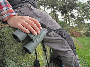 Kowa Genesis XD44 10,5×44 · En main